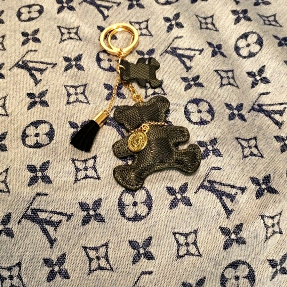 Just in! Black Bear Faux Leather Keychain - Picture 4 of 4